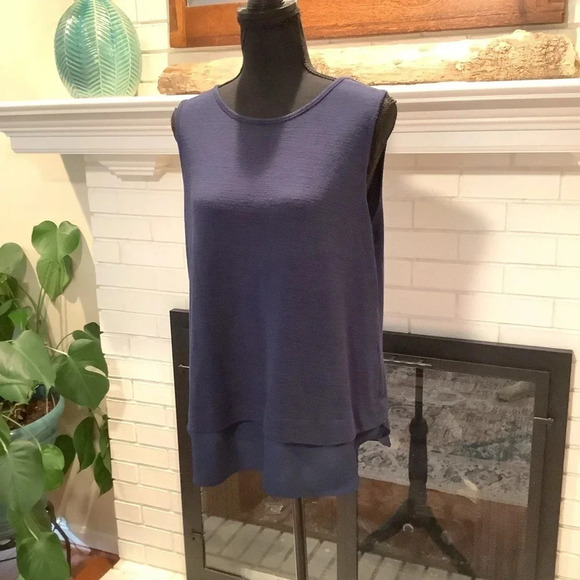 #68 Banana Republic Basic Navy Sleeveless Lightweight Top Size Large Pet - Picture 2 of 6